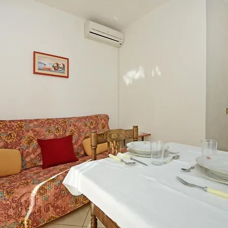 Appartement With Pool Albina 3