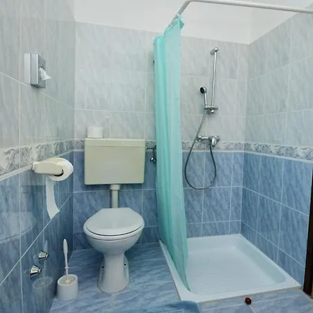 With Pool Albina 3 *