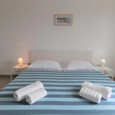 Lägenhet With Pool Albina 3 *
