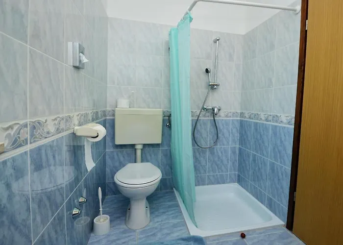 With Pool Albina 3 *